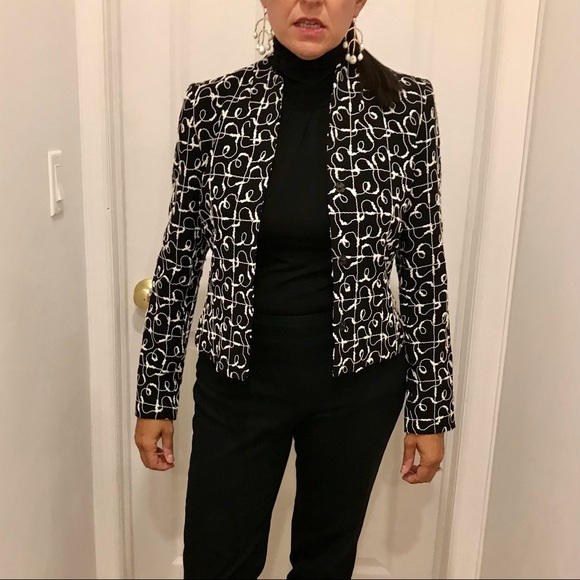 Vintage Neiman Marcus black and white wool swirl design cropped jacket. Size 4 - Picture 2 of 11